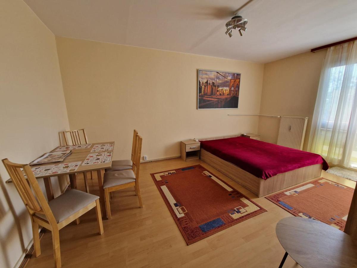 Casa Cristina Apartment Pecs Bagian luar foto