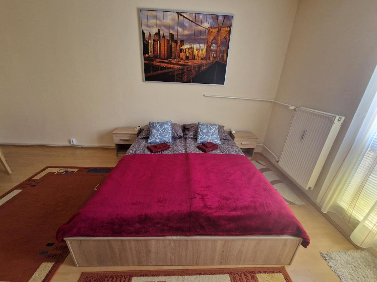 Casa Cristina Apartment Pecs Bagian luar foto